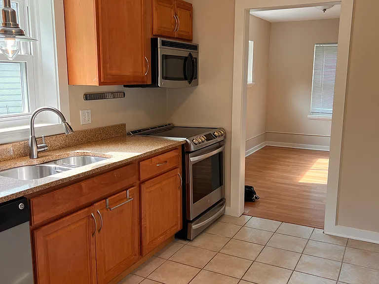 505 Spruce St — Photo 6