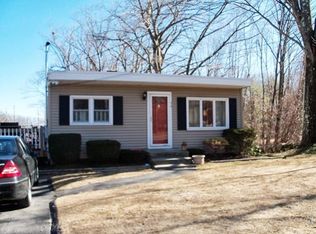 73 Hollis Rd, Lunenburg, MA 01462