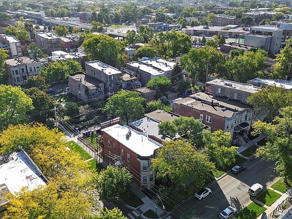 5th image of 1901 S Hamlin Ave