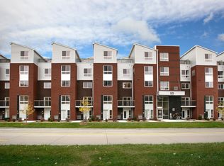 74 Town Ctr, Troy, MI 48084