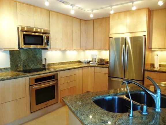 5th image of 2300 Gulf Blvd Unit 301
