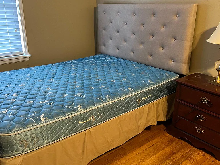 bedroom queen