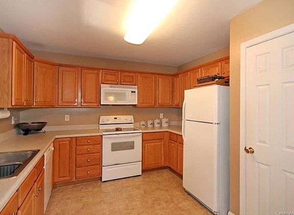 2nd image of 140 Deer Haven Dr