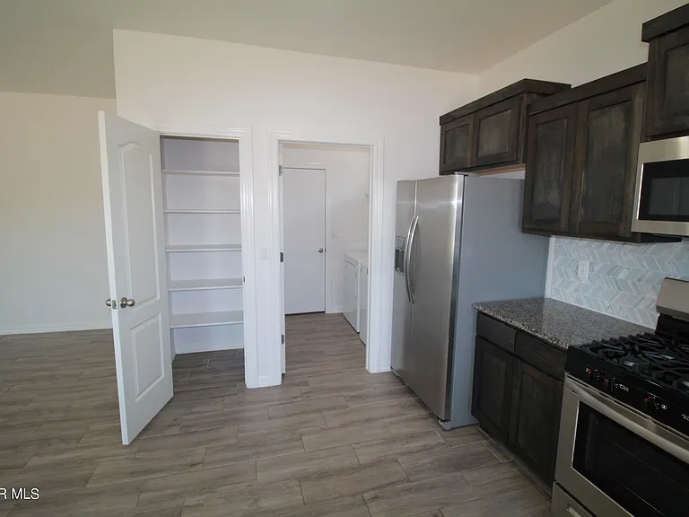 620 Adrian Arellano St W — Photo 28