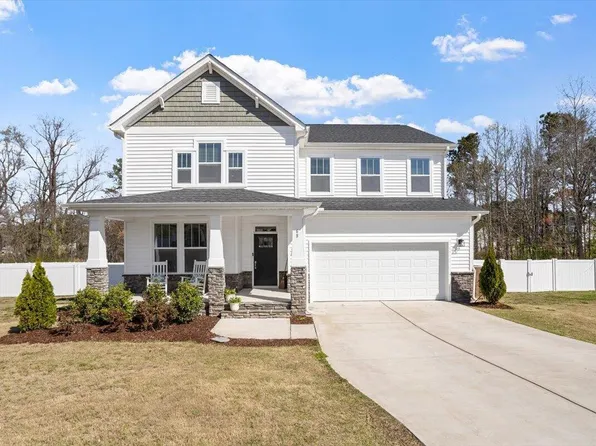 68 Salem Village Dr, Fuquay Varina, NC 27526