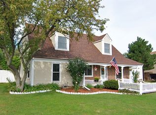 930 Maple Ct, Bartlett, IL 60103