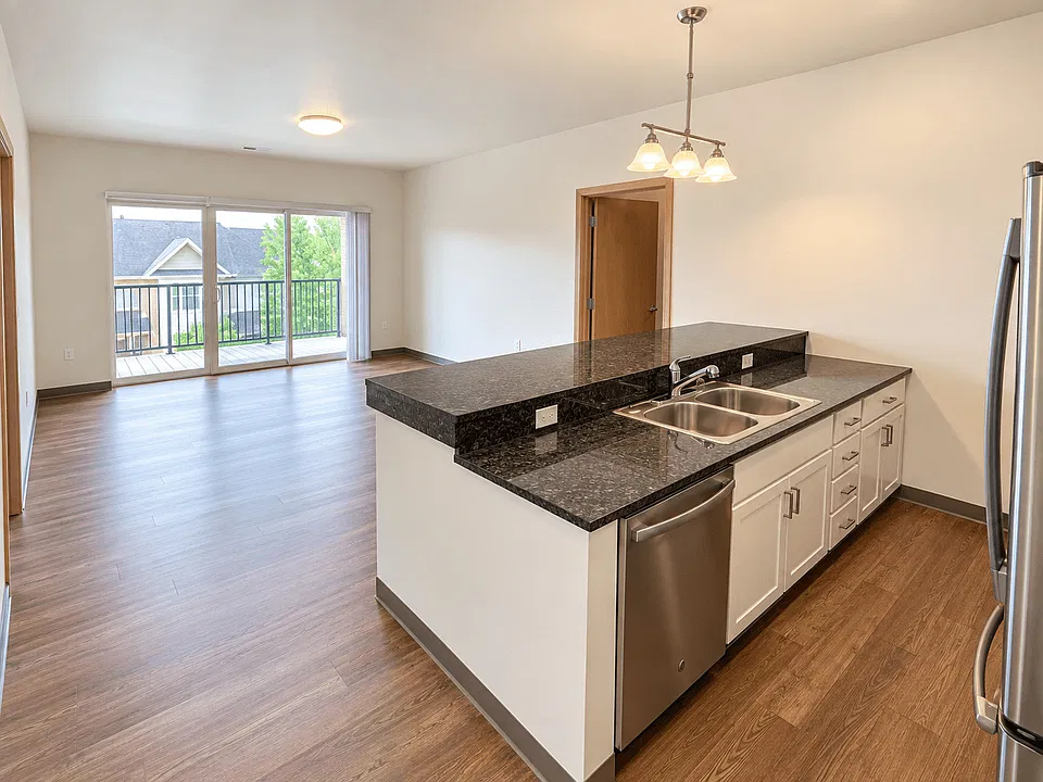 410 E Main St