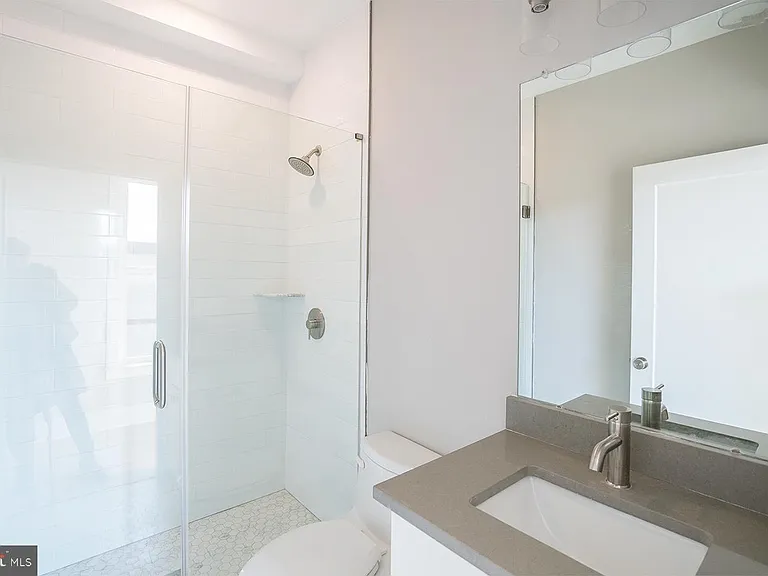 720 N Preston St #2R — Photo 6