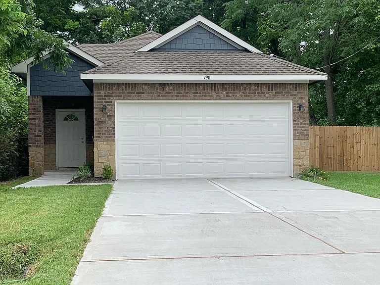7911 Observatory St — Photo 1