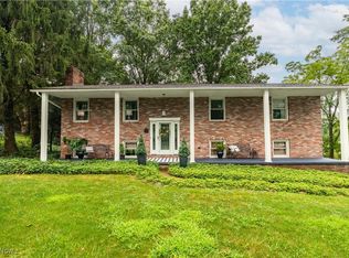 5366 Smith Kramer St NE, Hartville, OH 44632