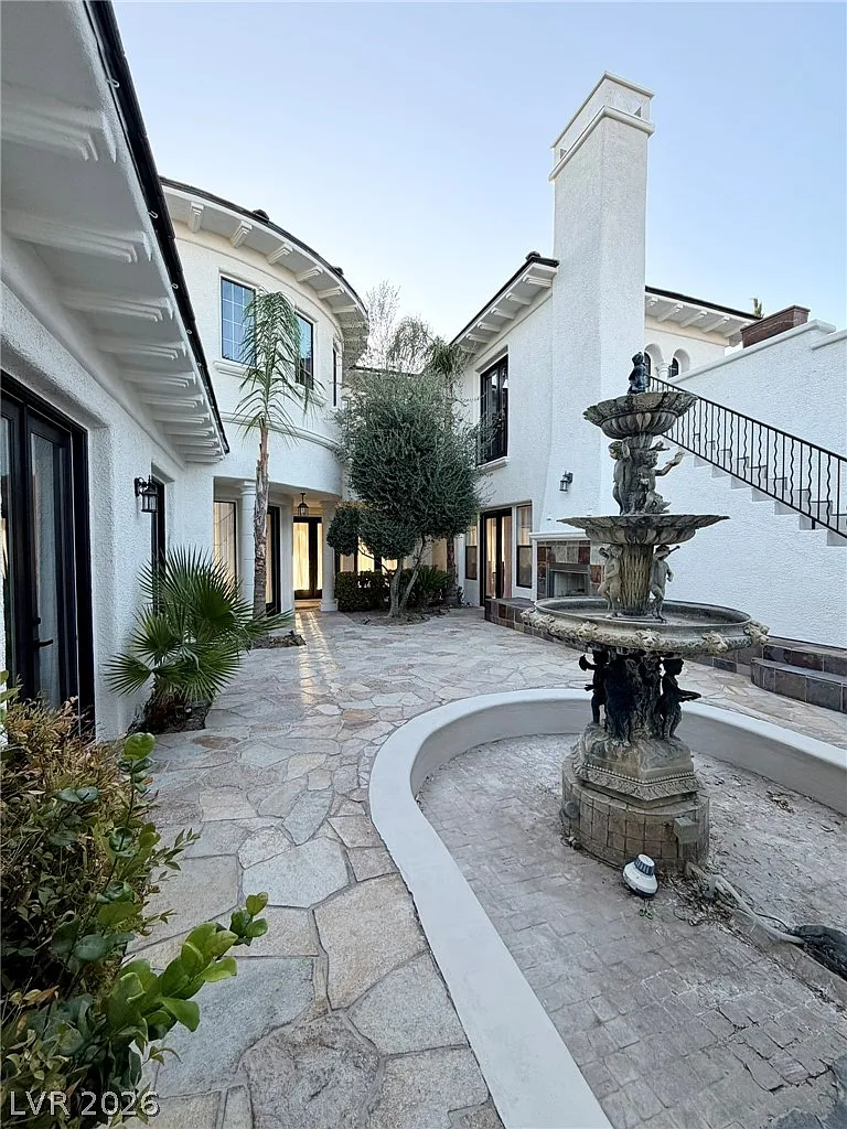 3 bed, 3.5 bath, 4586 sqft, $8,000 — Photo 3