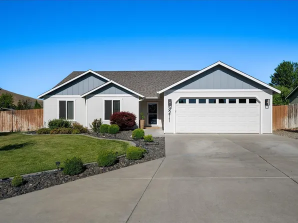 3211 S Highlands Blvd, West Richland, WA 99353