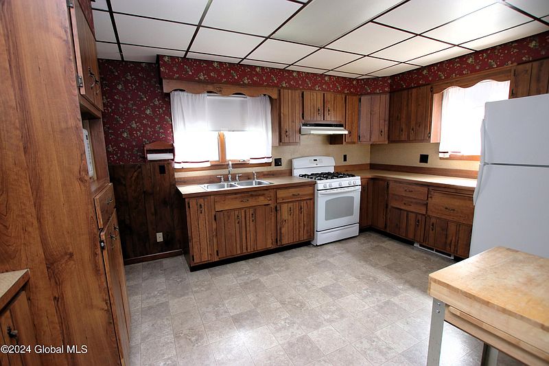 3rd image of 265 Vrooman Avenue