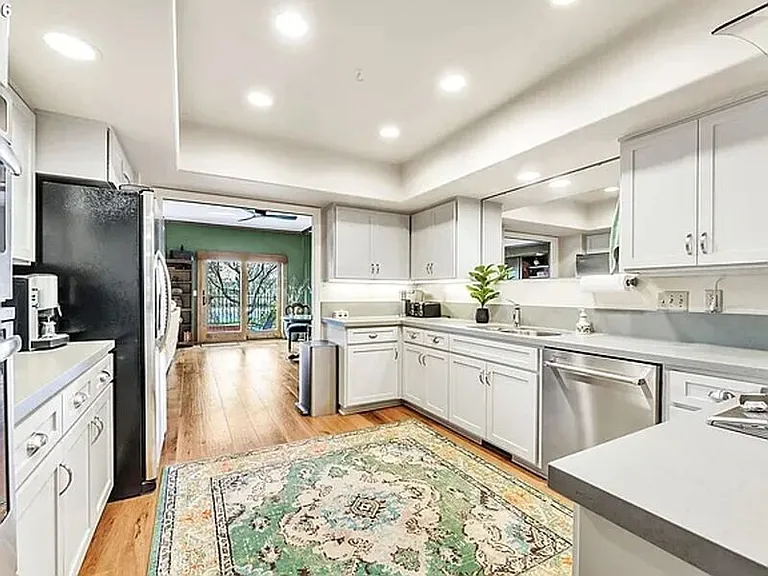 574 Wimbledon Ct — Photo 14