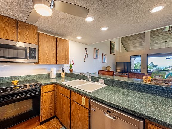 3rd image of 68-3840 Lua Kula St APT D204