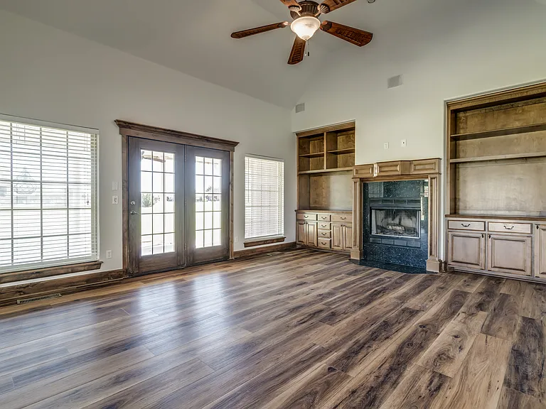 22525 Lindy Ter — Photo 33
