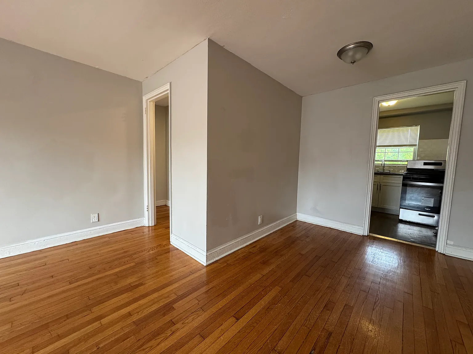 2 bed, 900 sqft, $1,345 — Photo 2
