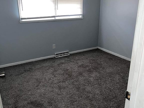 4th image of 3221 Holiday Dr APT 7