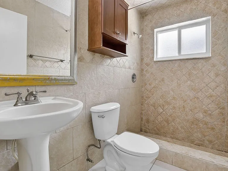 711 NE 14th St #STUDIO — Photo 12