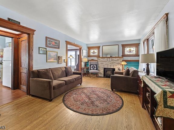 5th image of 30 Brookside Ave