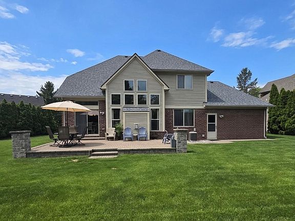 5th image of 59746 Beechwood Dr