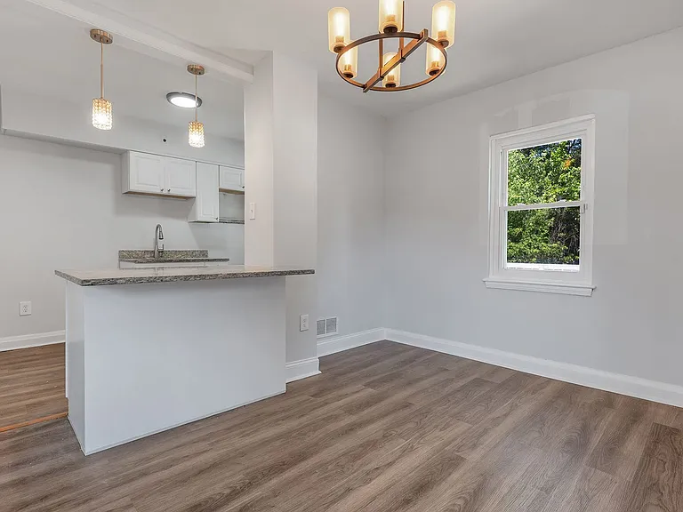 3912 Mortimer Ave — Photo 10