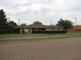 804 Cedar St, Floydada, TX 79235
