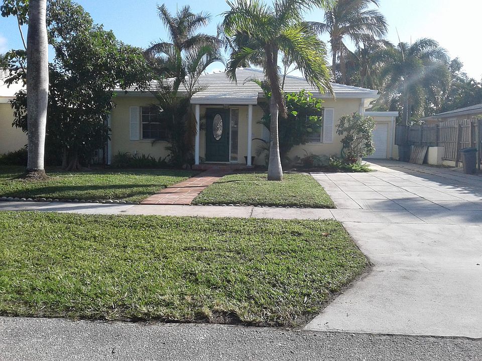 Front yard, garbage, driveway holds boat, 6 cars