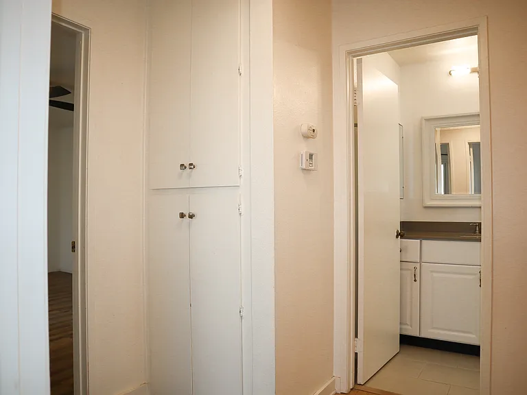 Upstairs Hall Bathroom