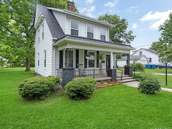 222 E Iowa St, Trenton, IL 62293