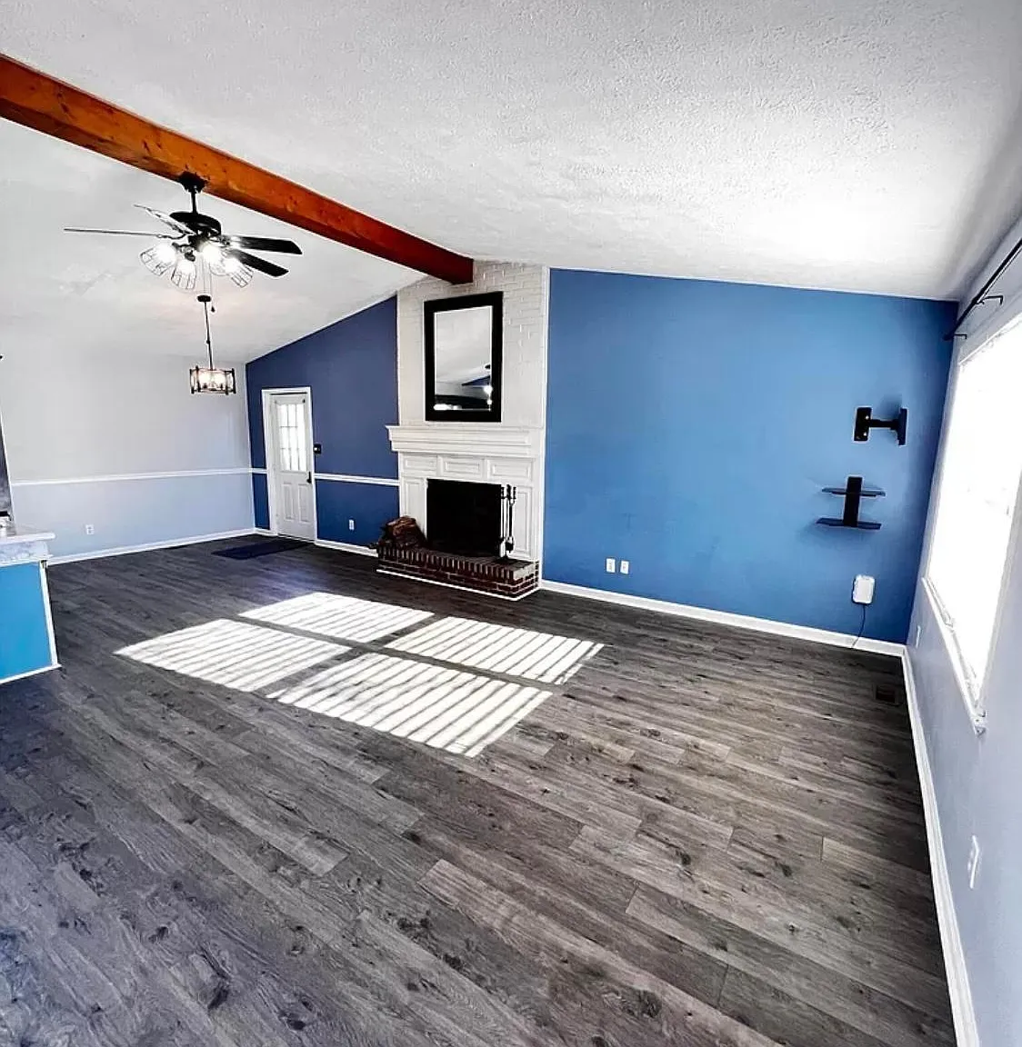 273 Williamsburg Dr — Photo 2