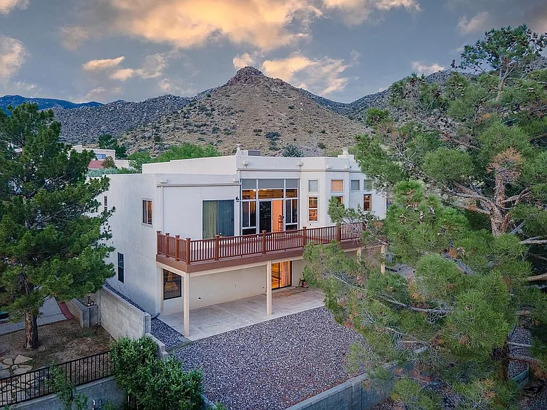 801 Piedra Larga Pl NE — Photo 2