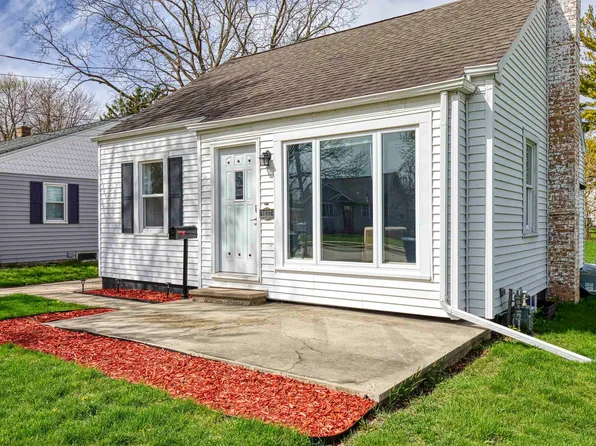 1637 Arizona St, Oshkosh, WI 54902