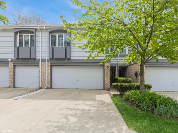 203 Spring Ct, Bloomingdale, IL 60108