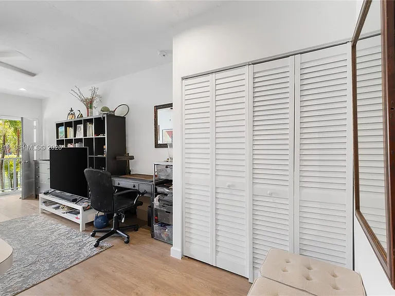 2445 Lake Pancoast Dr #J — Photo 10