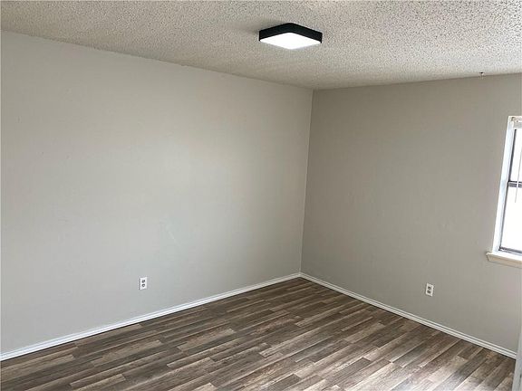 5th image of 1407 Glen Oaks Ct