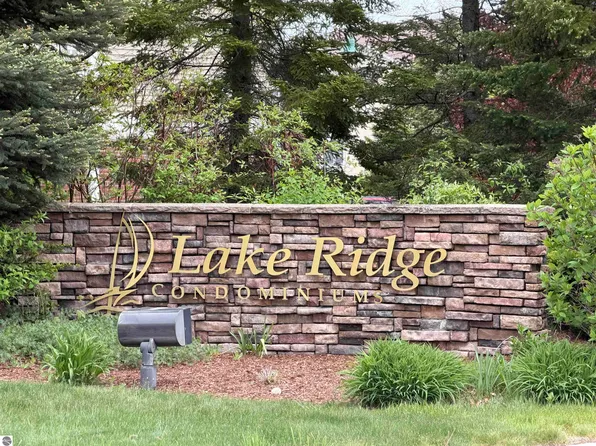 1122 Lake Ridge Dr Unit 301, Traverse City, MI 49684