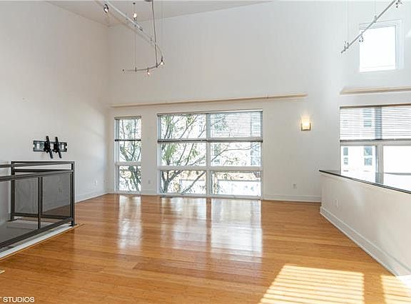 4th image of 1609 Summit St Unit G2