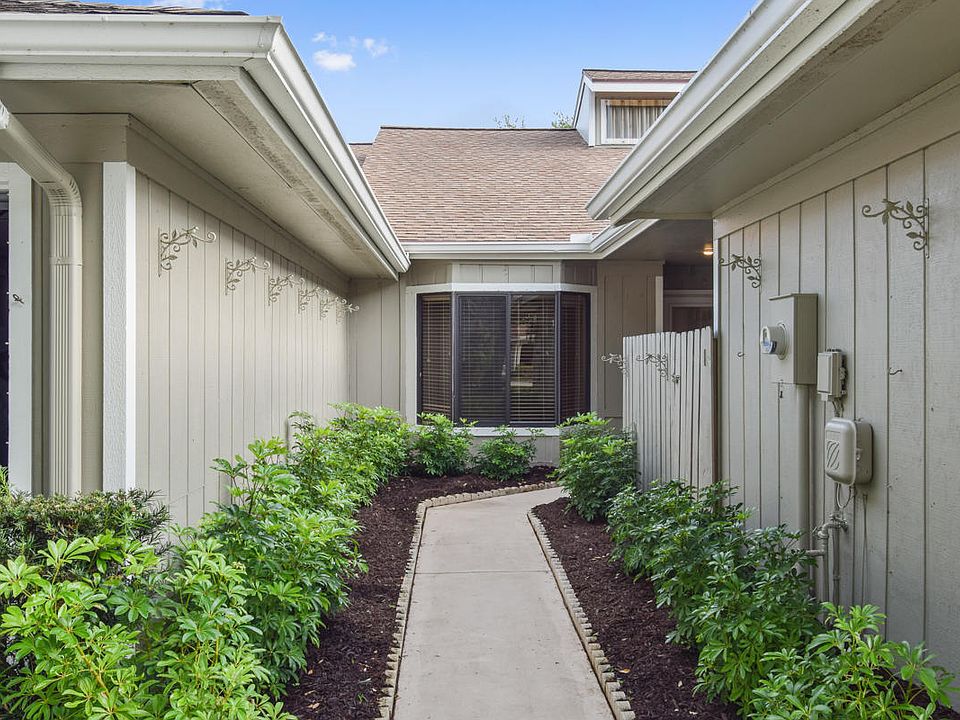 1st image of 12879 SE Berwick Ct #609