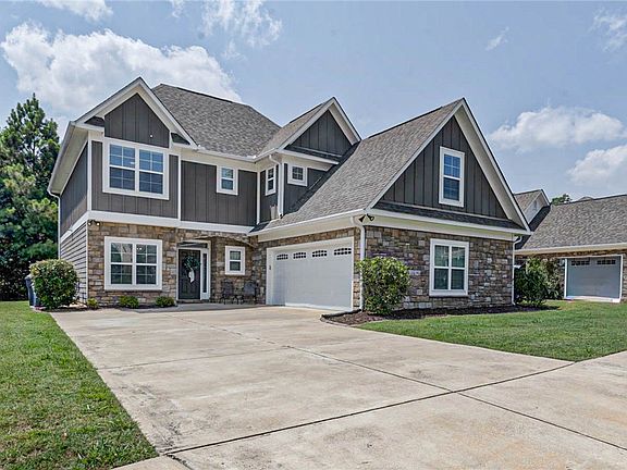 2nd image of 5 Ivy Ln