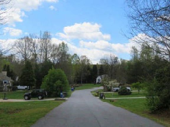 Exterior Neighborhood (street photo)