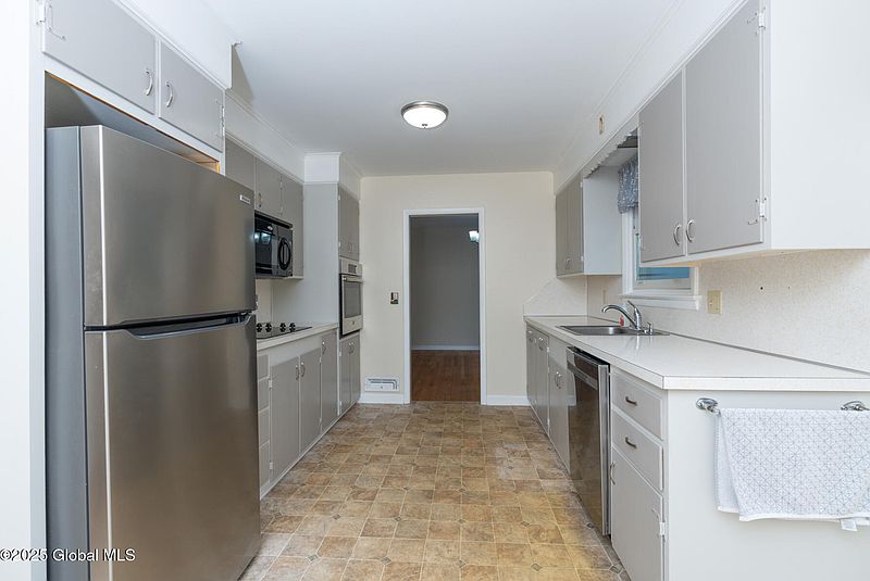 2nd image of 8 Compton Place