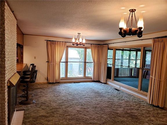 2nd image of 528 Oaklawn St