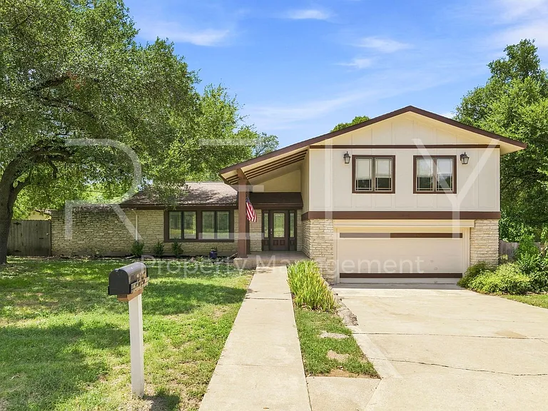2404 Gabriel View Dr — Photo 1