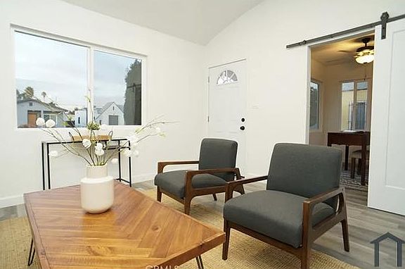 5th image of 550 W 103rd St