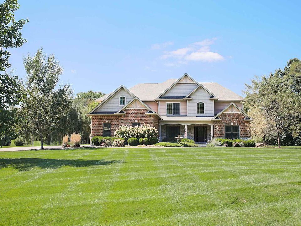 1st image of 902 Wexford Dr