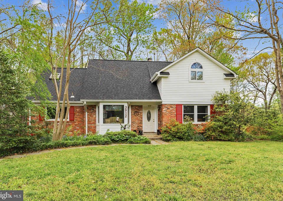 1st image of 3912 Woodley Dr