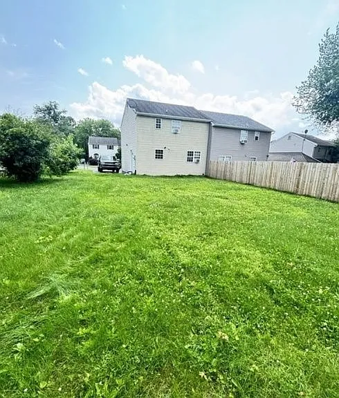 447 Garland Cir — Photo 4