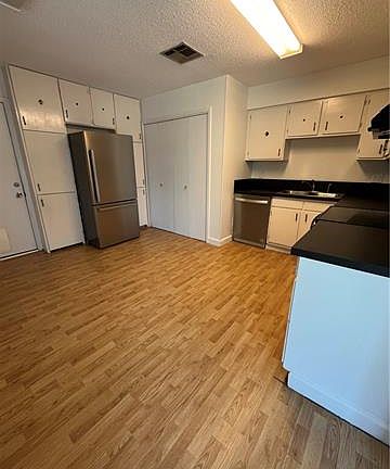 4th image of 729 Radiance Ave