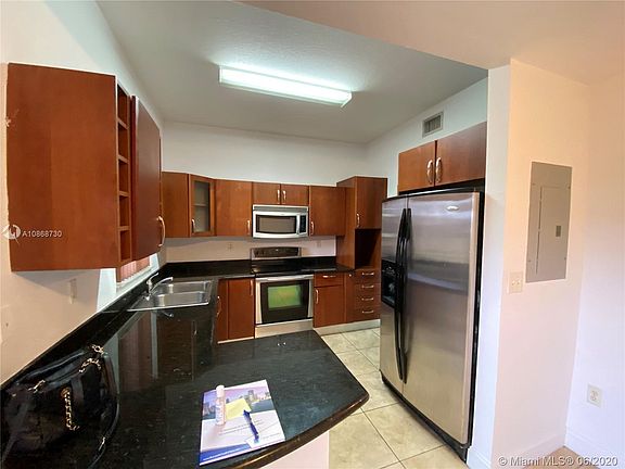 5th image of 18031 NW 74th Ct #18031